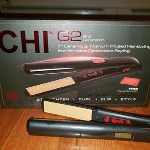 FREE GIFT W/PURCHASE Chi G2 professional flat iron